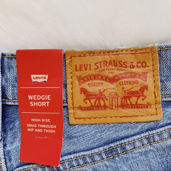 High Waisted Levi’s Jean Wedgie Shorts - Picture 10 of 10
